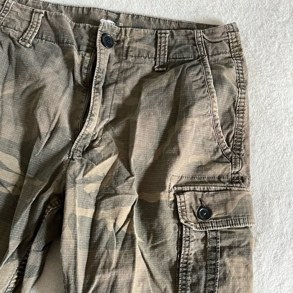 Old Navy Camouflage Cargo Shorts - Picture 3 of 7